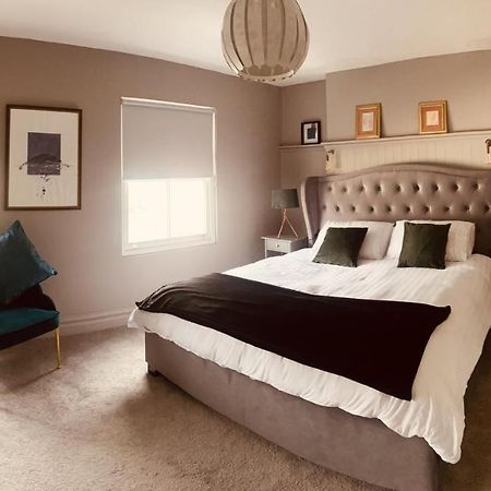 3 Bedroom Luxury Apartment Main Street Кашел Экстерьер фото